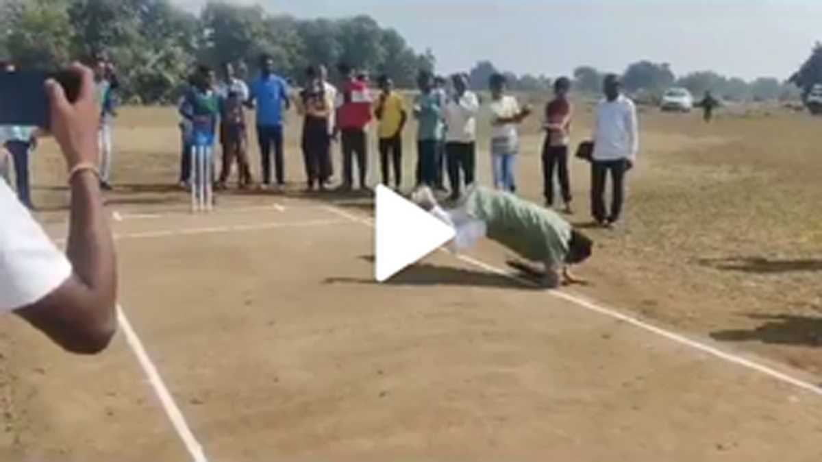 बल्लेबाजी करने के प्रयास में मैदान पर गिरे बीजेडी विधायक, वीडियो वायरल